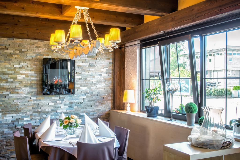 Hotel-Restaurant Schwyzerhuesli Viernheim Esterno foto