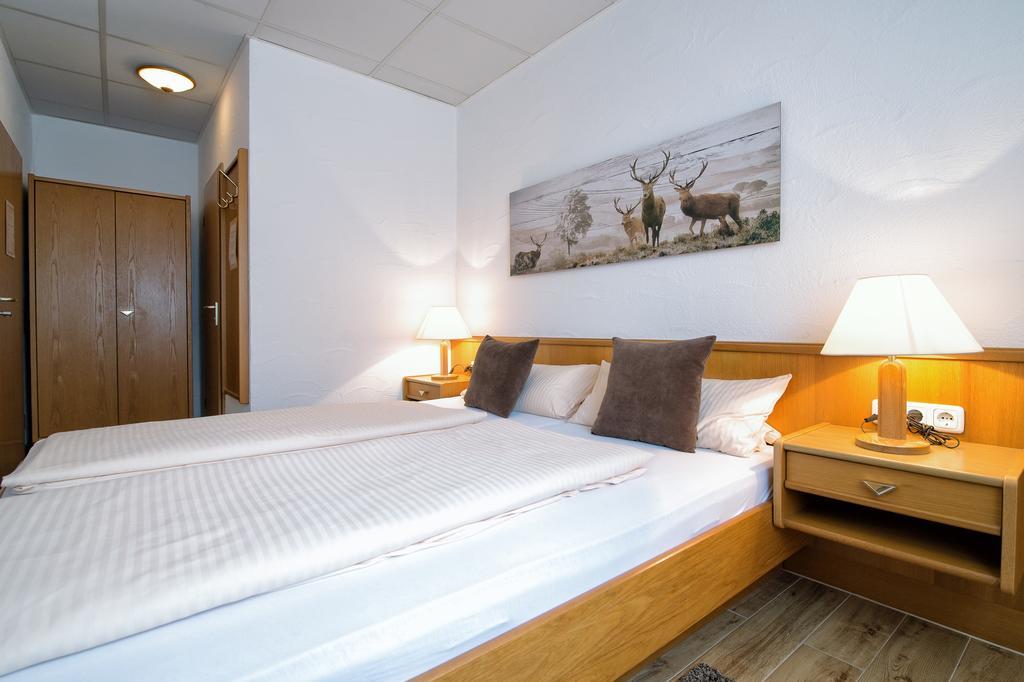 Hotel-Restaurant Schwyzerhuesli Viernheim Esterno foto